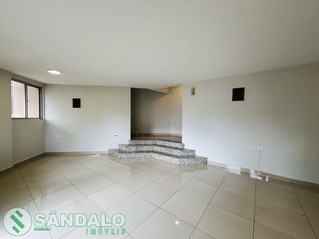 Apartamento para locacao no Zona 01 em Maringa com 304,14m² por R$ 4.400,00