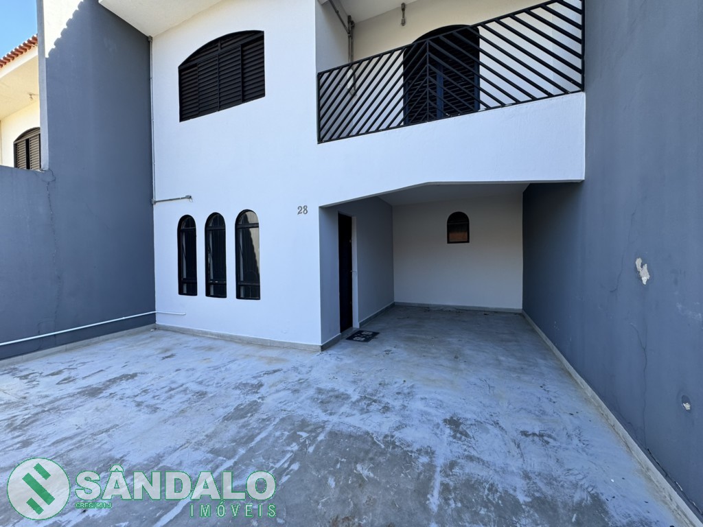 Sobrado para locacao no Zona 08 em Maringa com 0m² por R$ 2.750,00