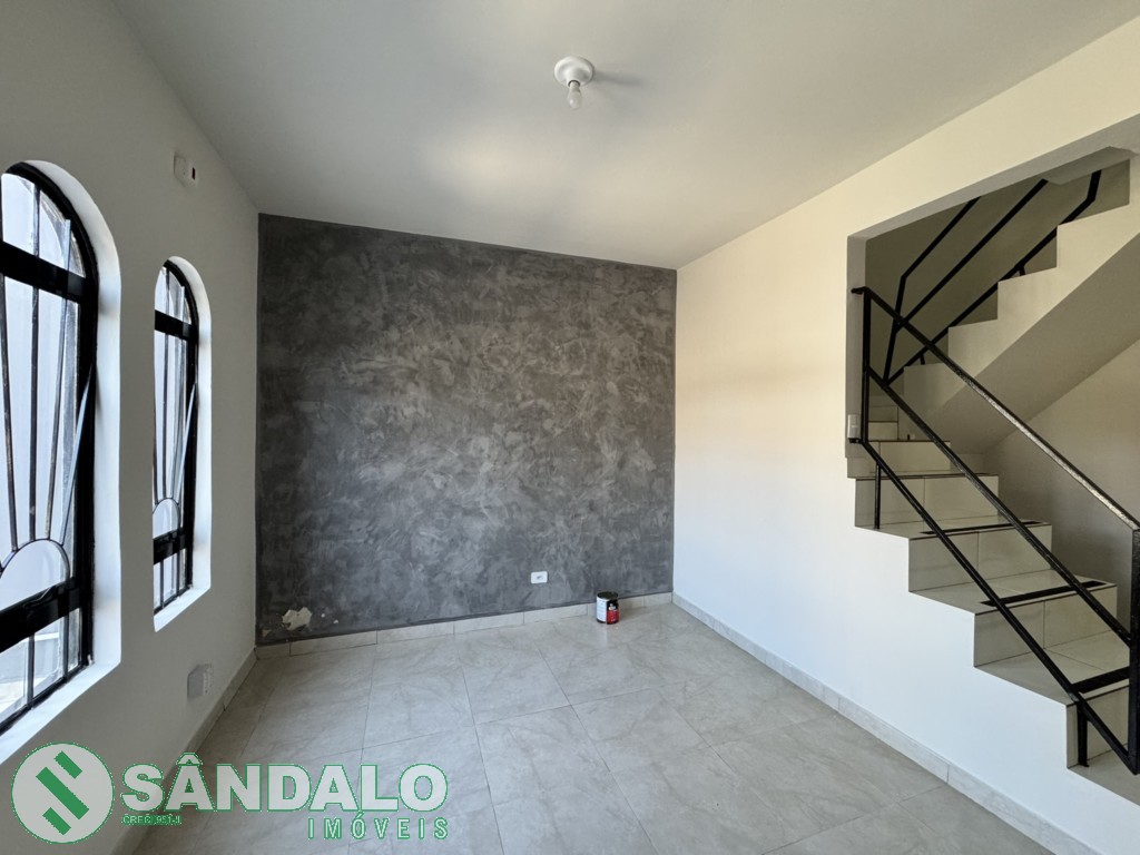 Sobrado para locacao no Zona 08 em Maringa com 0m² por R$ 2.750,00