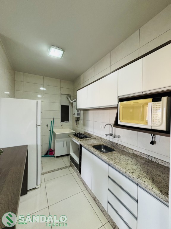 Apartamento para locacao no Zona 01 em Maringa com 88,27m² por R$ 2.310,00