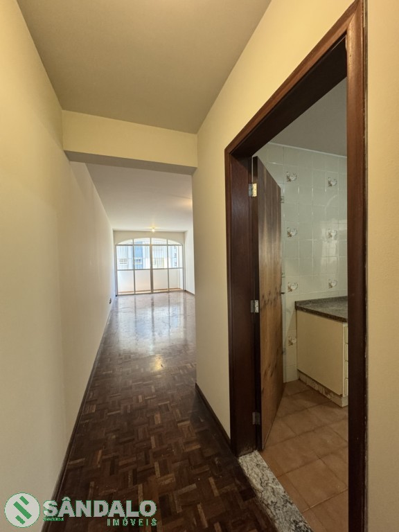 Apartamento para locacao no Zona 07 em Maringa com 0m² por R$ 2.200,00
