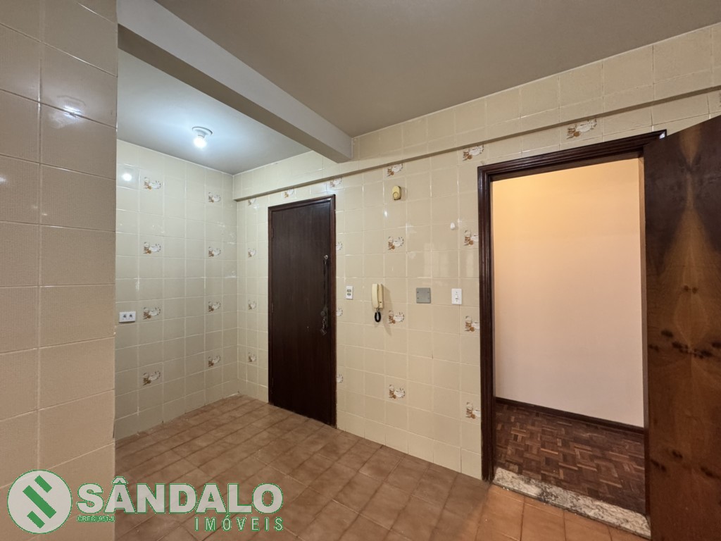 Apartamento para locacao no Zona 07 em Maringa com 0m² por R$ 2.200,00