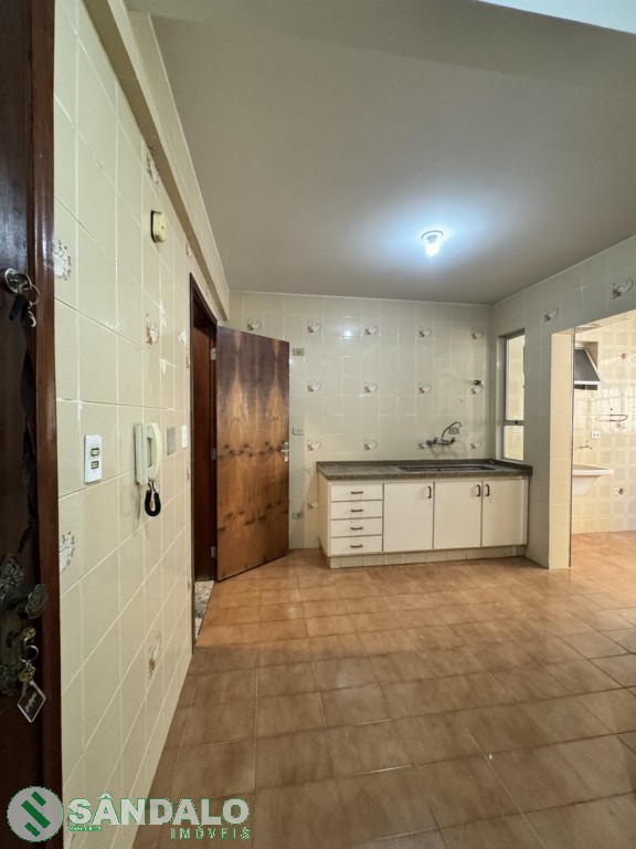 Apartamento para locacao no Zona 07 em Maringa com 0m² por R$ 2.200,00