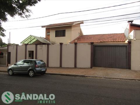 Sobrado para locacao no Zona 08 em Maringa com 242m² por R$ 3.960,00
