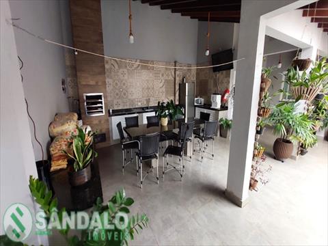 Casa para venda no Conjunto Habitacional Karina em Maringa com 300m² por R$ 695.000,00
