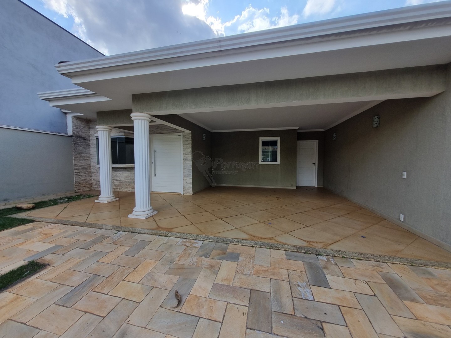 Casa em Condomínio para vendalocacaovenda e locacao no Parque Residencial Roland em Limeira com 250m²