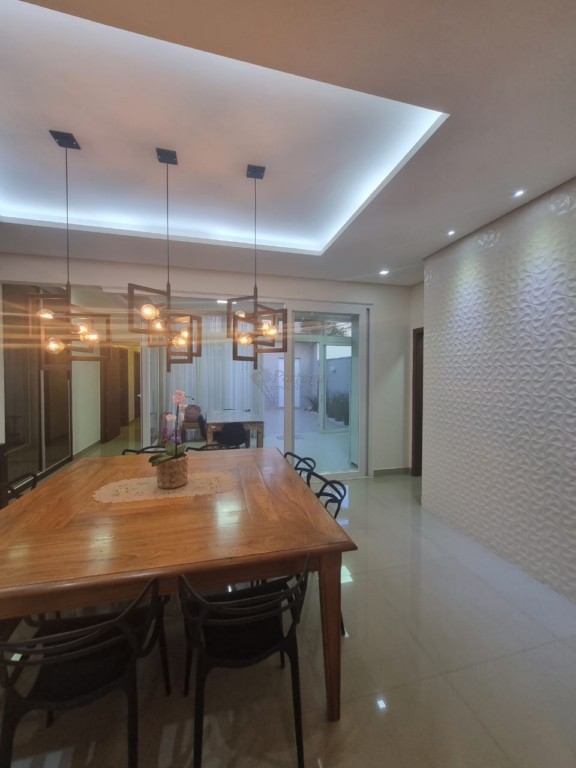 Casa em Condomínio para venda no Parque Residencial Roland em Limeira com 189,07m²