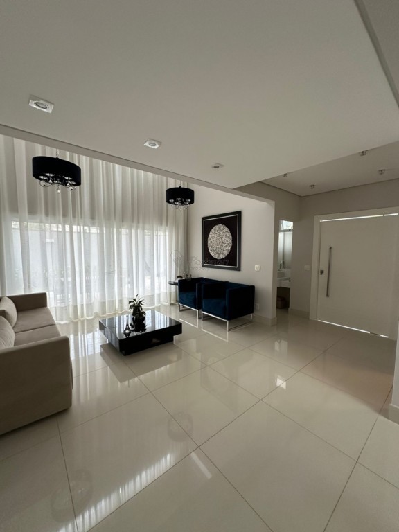 Casa em Condomínio para venda no Parque Residencial Roland em Limeira com 381m²
