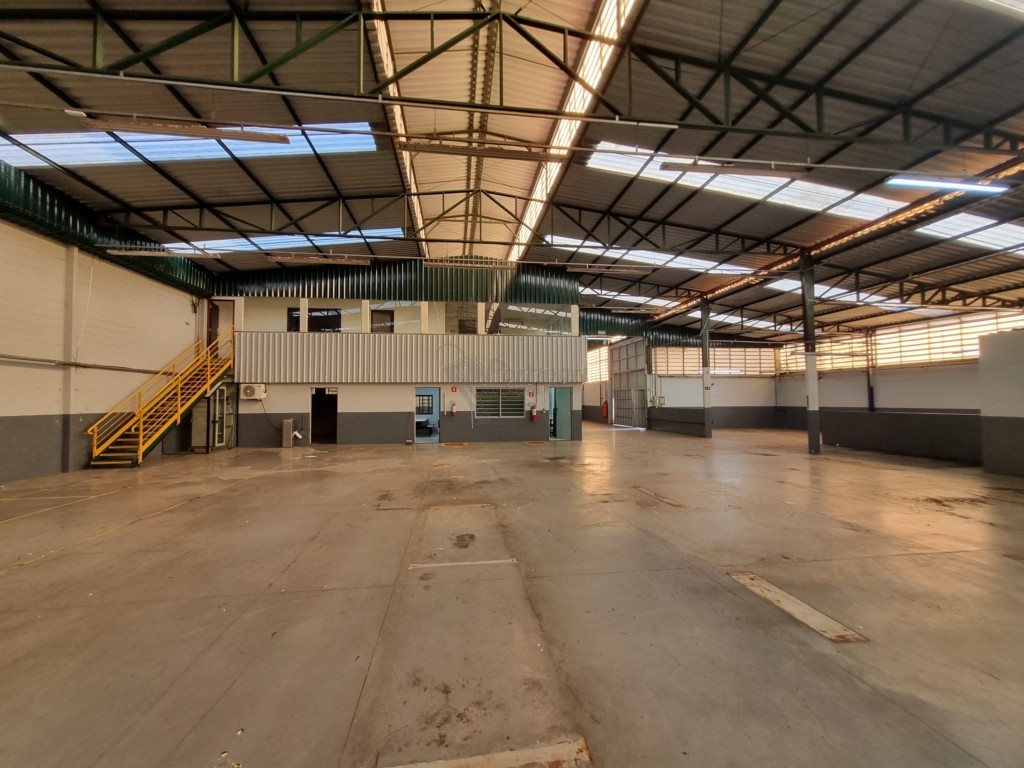 Barracão_galpão para locacao no Distrito Industrial em Iracemapolis com 2.060m²