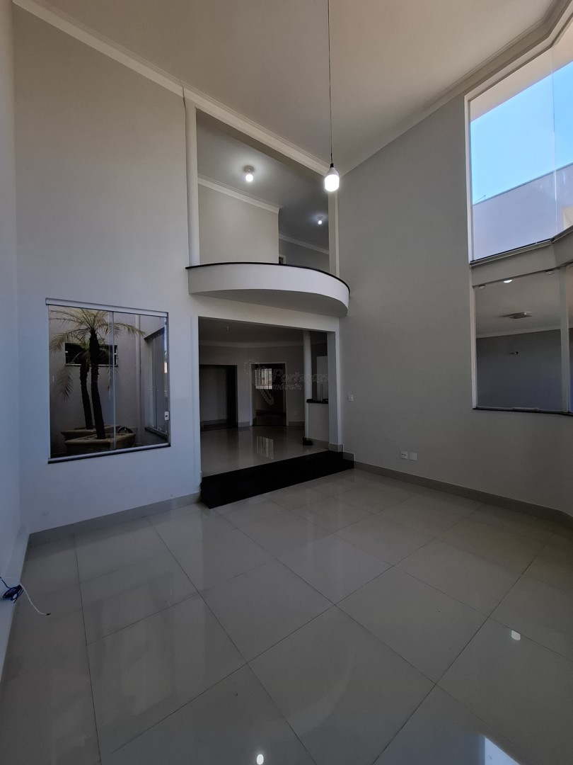 Casa em Condomínio para locacao no Parque Residencial Roland em Limeira com 250m²