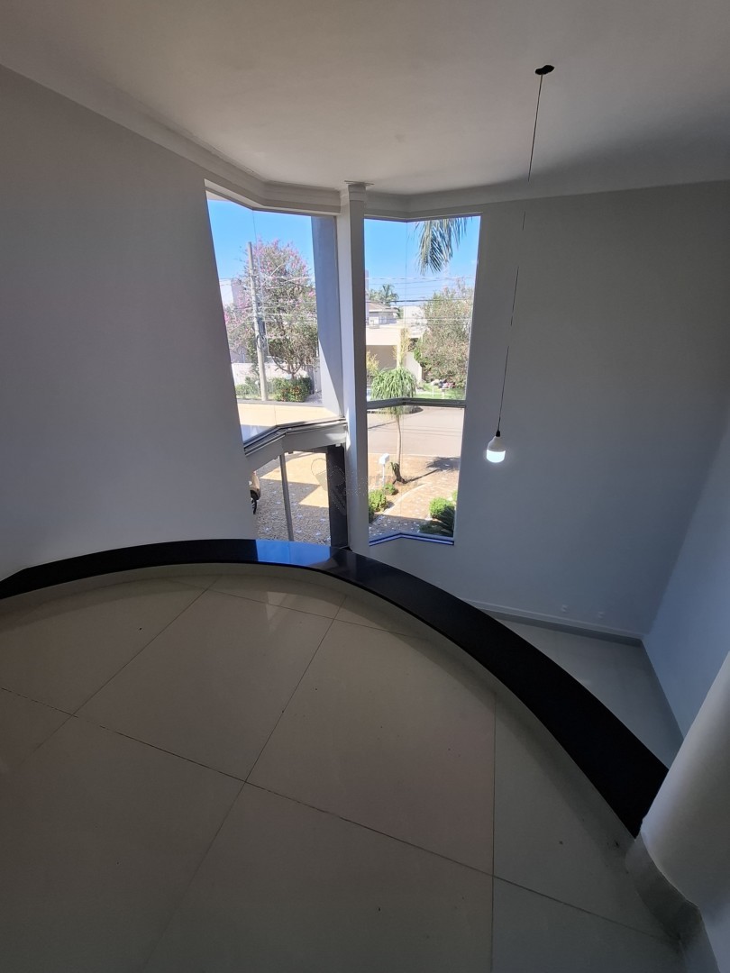 Casa em Condomínio para locacao no Parque Residencial Roland em Limeira com 250m²