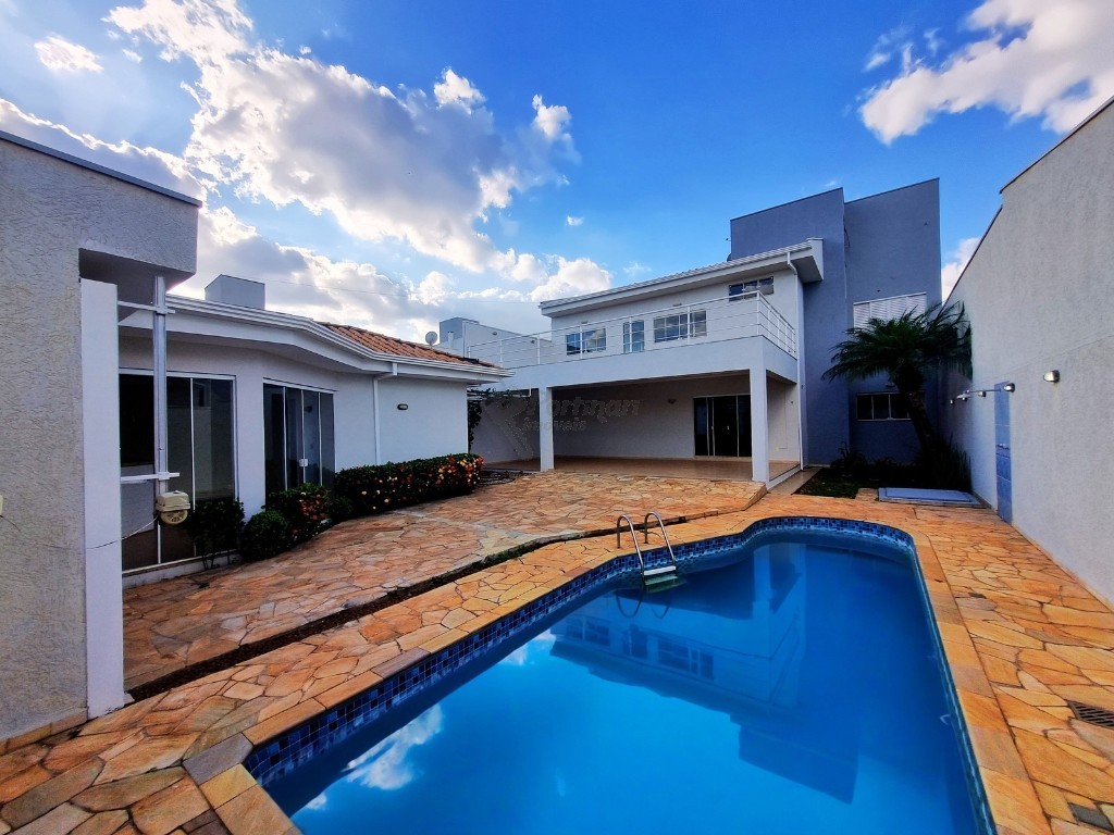 Casa em Condomínio para vendalocacaovenda e locacao no Parque Residencial Roland em Limeira com 329m²