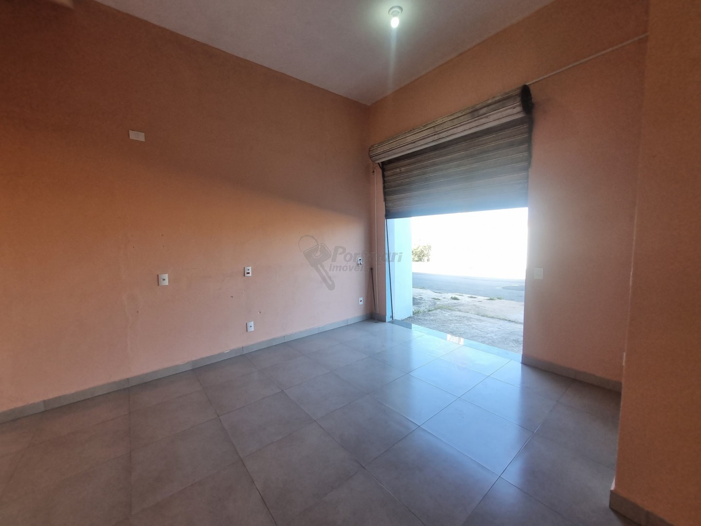 Salão para locacao no Jd_res_ Alto dos Laranjais em Limeira com 25m²