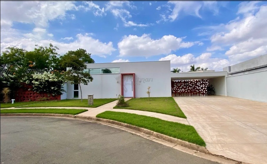 Casa em Condomínio para locacao no Residencial Ilha de Bali em Limeira com 600m²