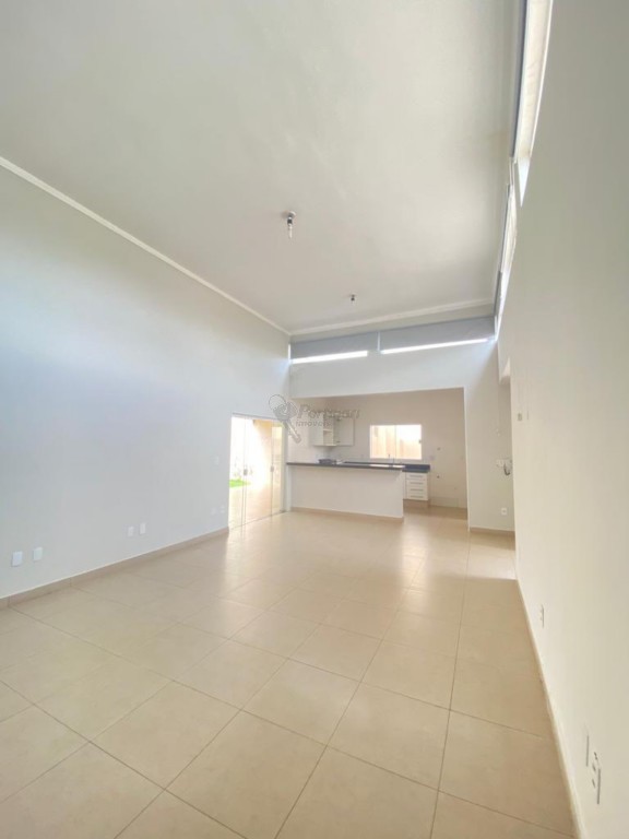 Casa em Condomínio para locacao no Parque Residencial Roland em Limeira com 250m²