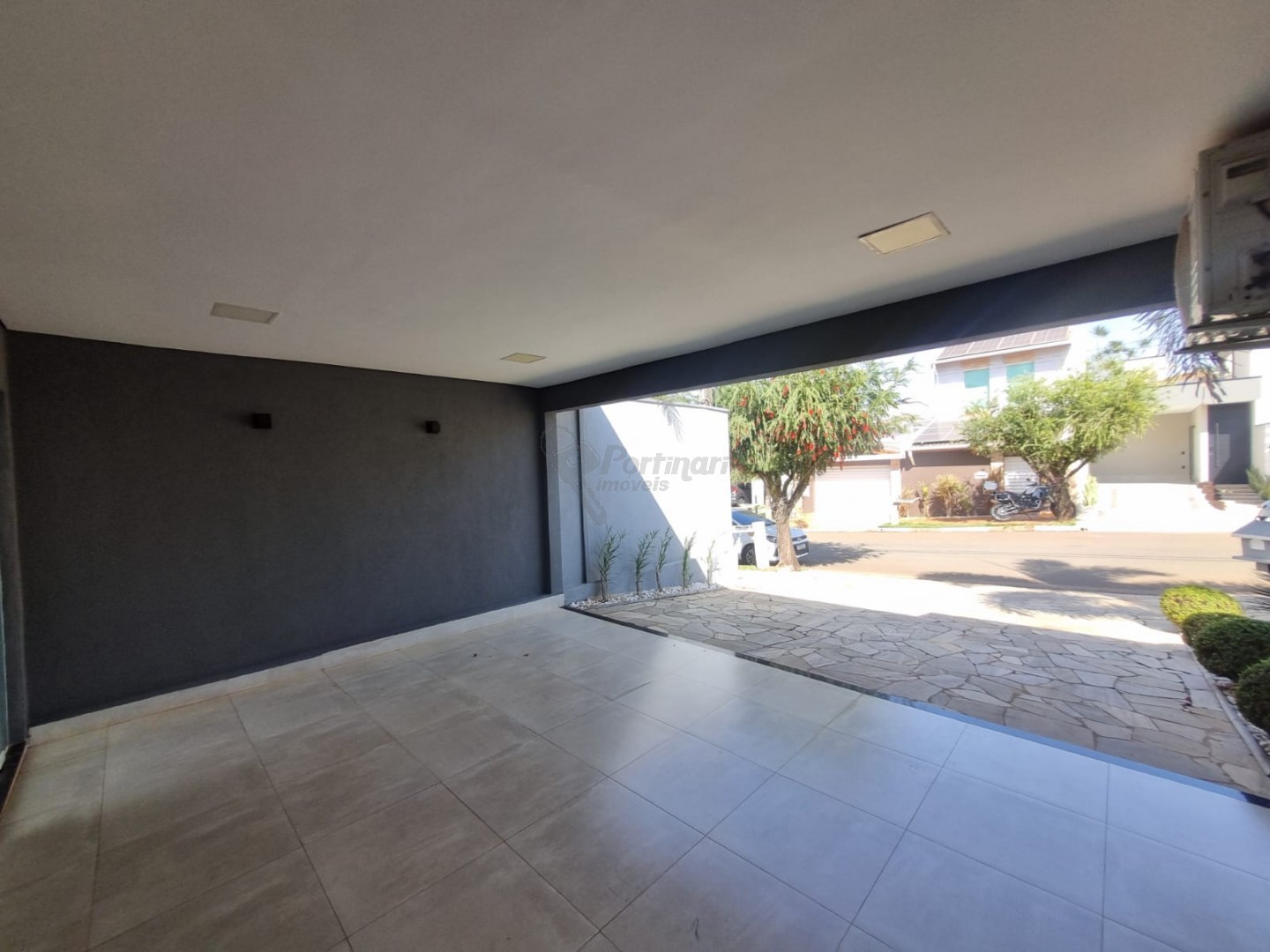 Casa em Condomínio para locacao no Parque Residencial Roland em Limeira com 250m²
