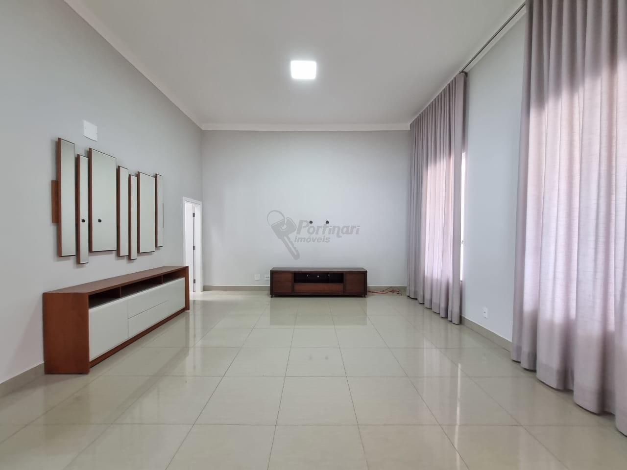 Casa em Condomínio para locacao no Parque Residencial Roland em Limeira com 332m² por R$ 8.000,00