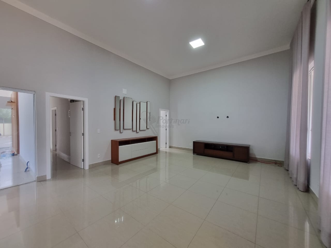 Casa em Condomínio para locacao no Parque Residencial Roland em Limeira com 332m² por R$ 8.000,00