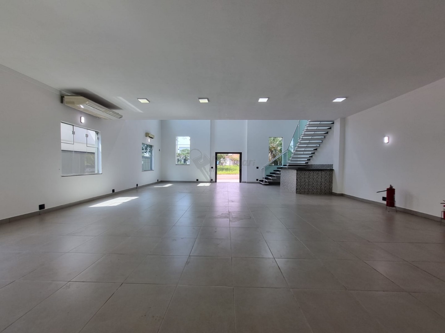 Barracão_galpão para vendalocacaovenda e locacao no Parque Residencial Roland em Limeira com 335m²