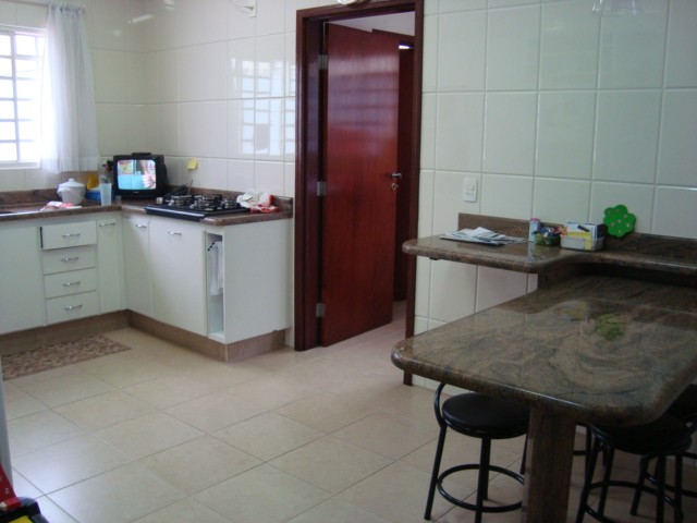 Casa Residencial para locacao no Jardim Maria Flora em Limeira com 460m²