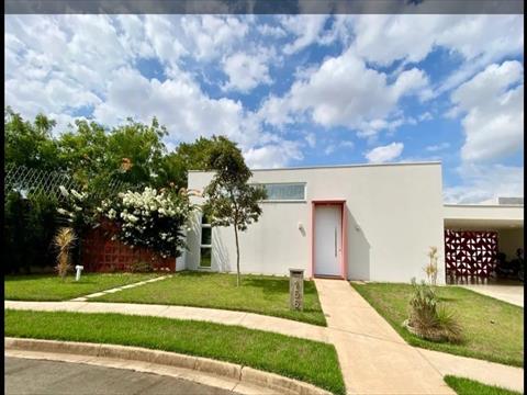 Casa em Condomínio para locacao no Residencial Ilha de Bali em Limeira com 600m²