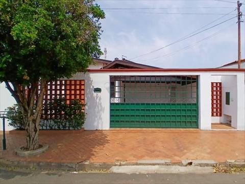 Casa em Condomínio para locacao no Parque Egisto Ragazzo em Limeira com 300m² por R$ 3.000,00