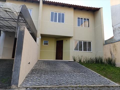 Sobrado para locacao no Alto Taruma em Pinhais com 0m² por R$ 2.585,00