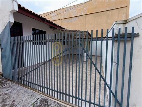 Casa Residencial para locacao no Centro em Pinhais com 90m² por R$ 2.310,00