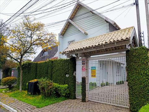 Sobrado para locacao no Centro em Pinhais com 190m² por R$ 4.180,00