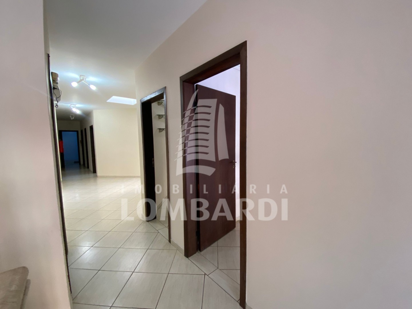 Casa Comercial no Merces em Curitiba - Design sem nome - 2025-04-30T091234.394.jpg