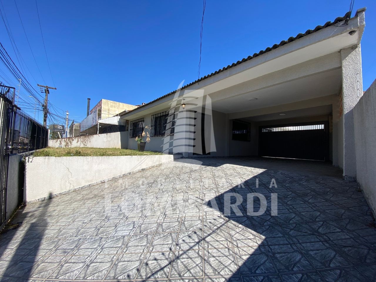 Casa Comercial no Pinheirinho em Curitiba - Design sem nome - 2025-08-01T121104.458.jpg