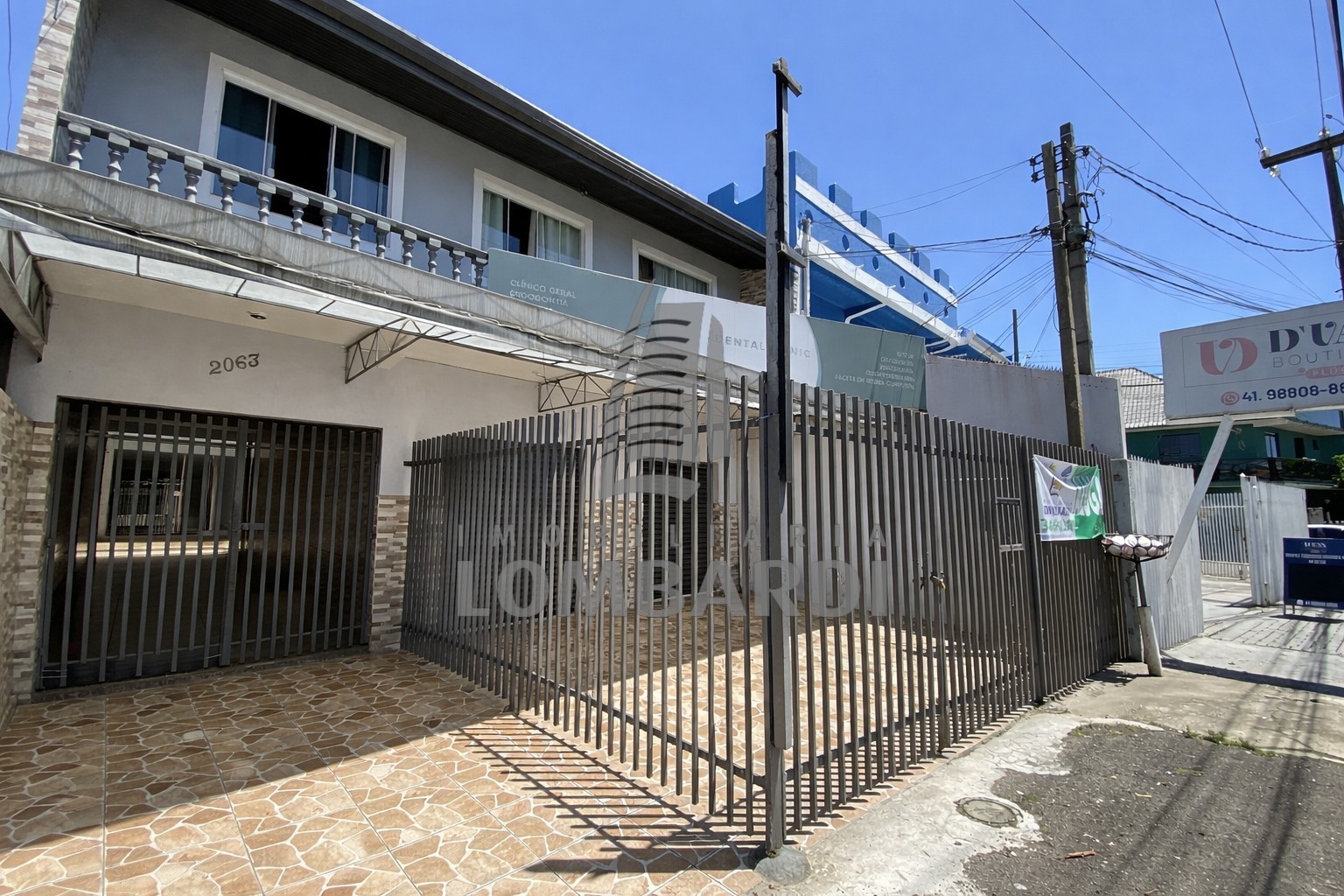 Sobrado no Sitio Cercado em Curitiba - fachada.png