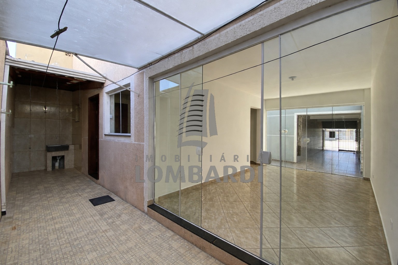 Sobrado no Sitio Cercado em Curitiba - lavanderia.png