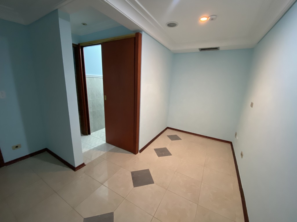 Cjto Comercial/sala no Capao Raso em Curitiba