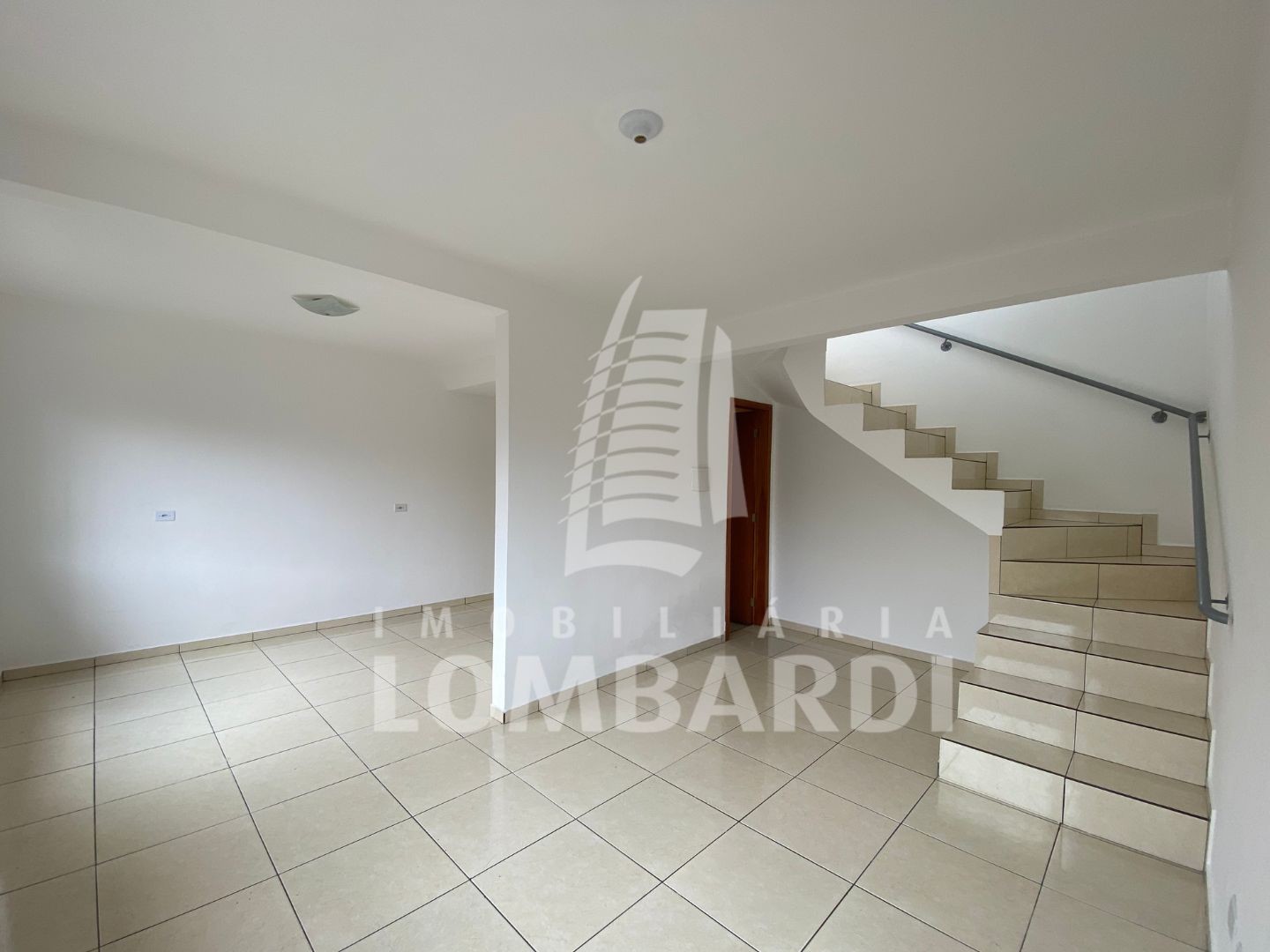 Sobrado no Pinheirinho em Curitiba - Design sem nome - 2025-10-13T124510.112.jpg