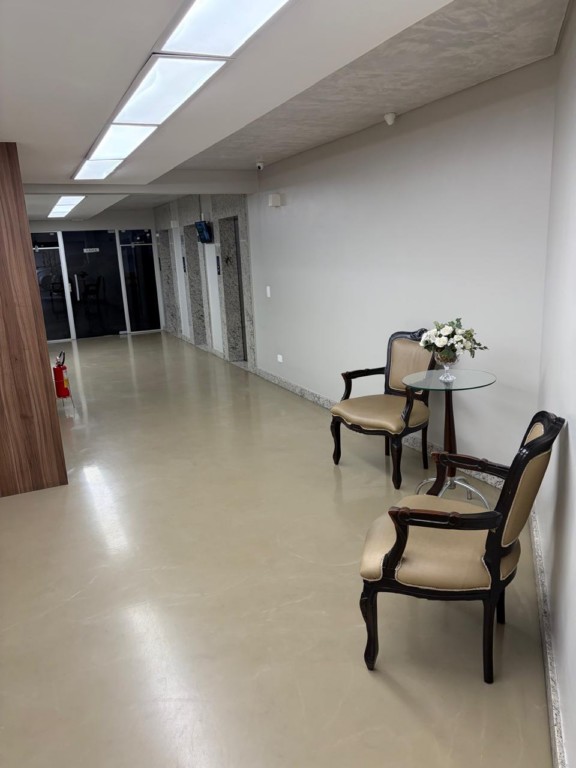 Sala/Conjunto Comercial à venda e para alugar em Centro, Curitiba — Portal Chave Fácil