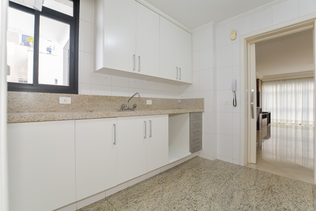 Apartamento à venda e para alugar em Bigorrilho, Curitiba — GOMES CONSULTOR IMOBILIARIO LTDA.
