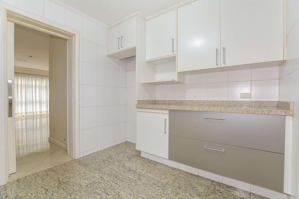Apartamento à venda e para alugar em Bigorrilho, Curitiba — GOMES CONSULTOR IMOBILIARIO LTDA.