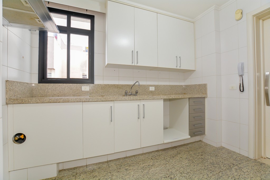 Apartamento à venda e para alugar em Bigorrilho, Curitiba — GOMES CONSULTOR IMOBILIARIO LTDA.