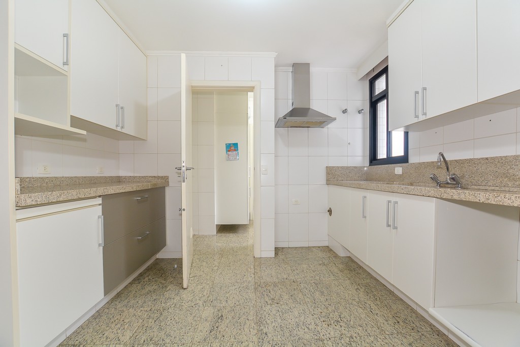 Apartamento à venda e para alugar em Bigorrilho, Curitiba — GOMES CONSULTOR IMOBILIARIO LTDA.