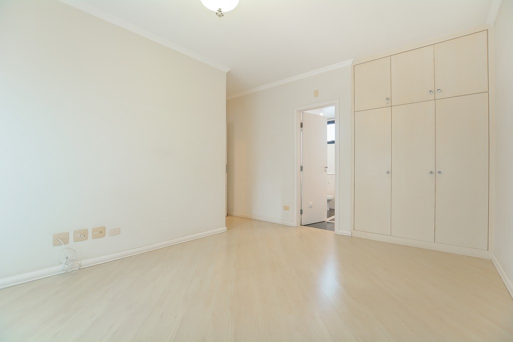 Apartamento à venda e para alugar em Bigorrilho, Curitiba — GOMES CONSULTOR IMOBILIARIO LTDA.