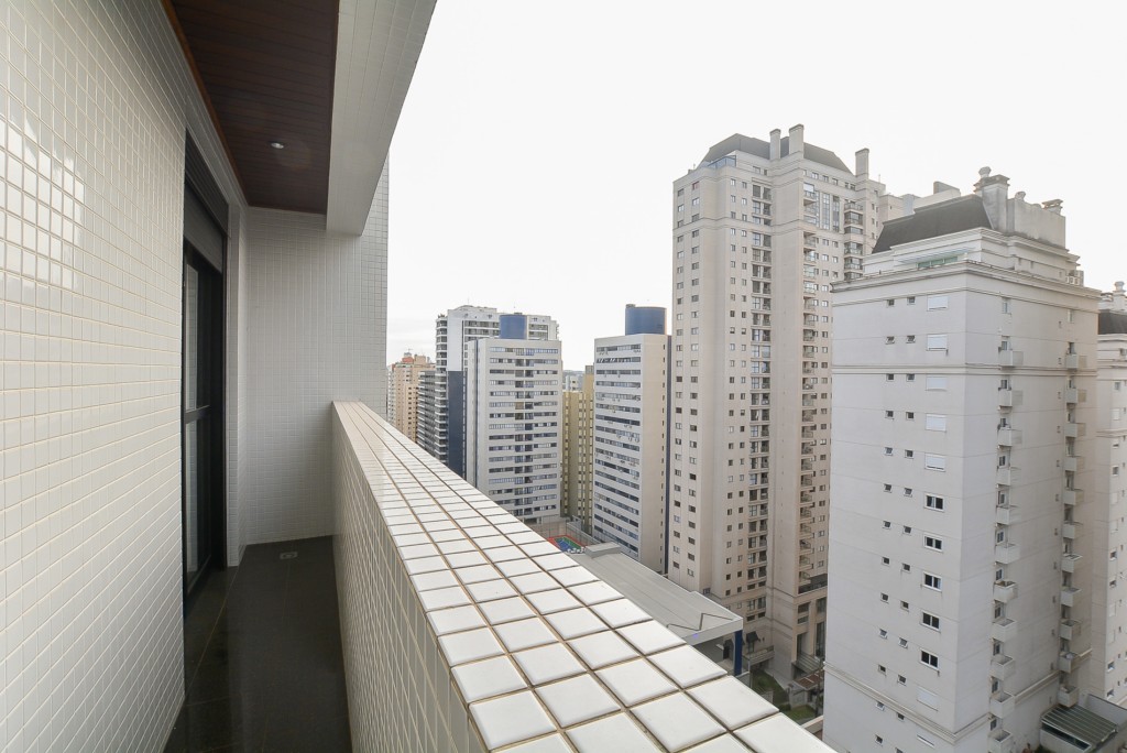 Apartamento à venda e para alugar em Bigorrilho, Curitiba — GOMES CONSULTOR IMOBILIARIO LTDA.