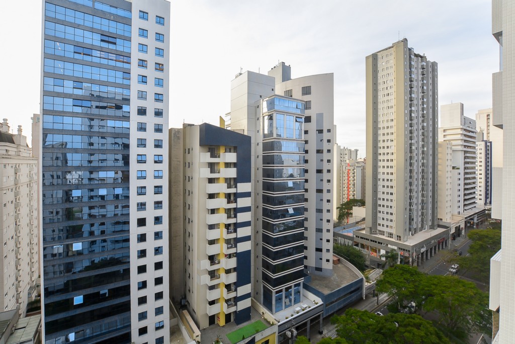 Apartamento à venda e para alugar em Bigorrilho, Curitiba — GOMES CONSULTOR IMOBILIARIO LTDA.