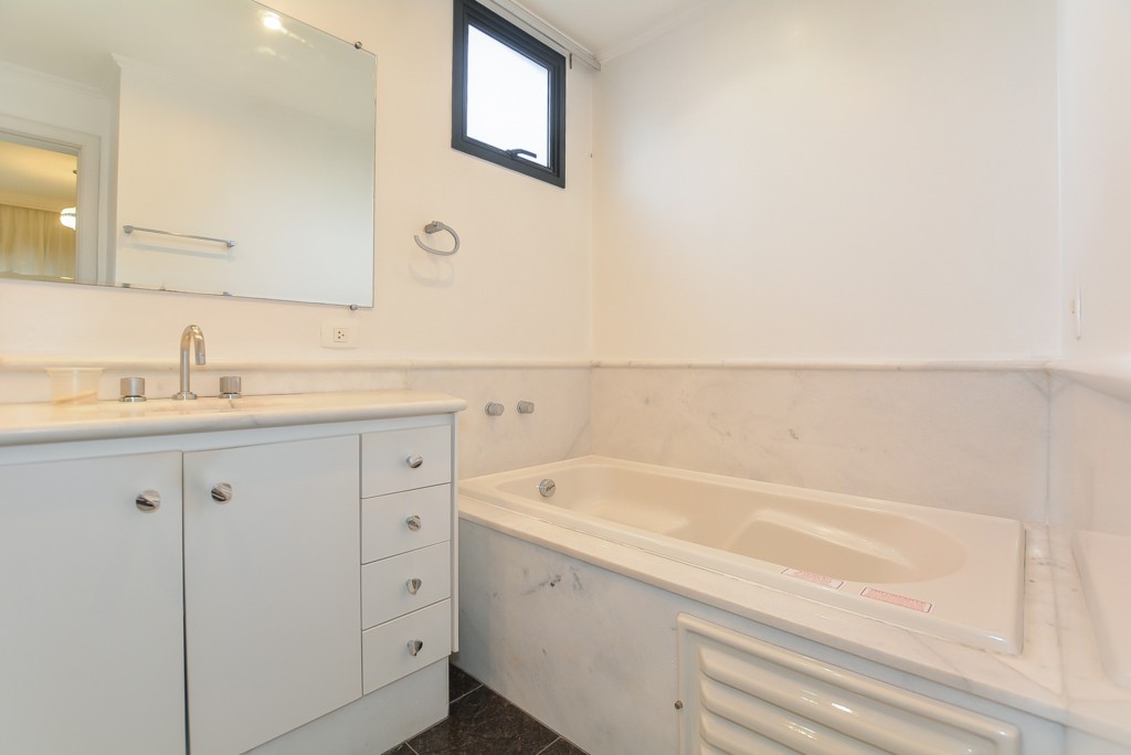 Apartamento à venda e para alugar em Bigorrilho, Curitiba — GOMES CONSULTOR IMOBILIARIO LTDA.