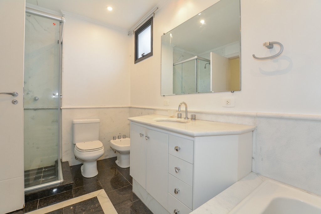 Apartamento à venda e para alugar em Bigorrilho, Curitiba — GOMES CONSULTOR IMOBILIARIO LTDA.
