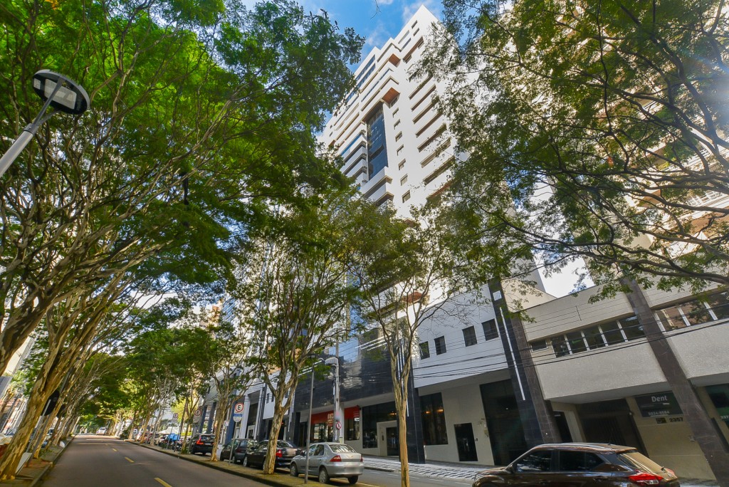 Apartamento à venda e para alugar em Bigorrilho, Curitiba — GOMES CONSULTOR IMOBILIARIO LTDA.
