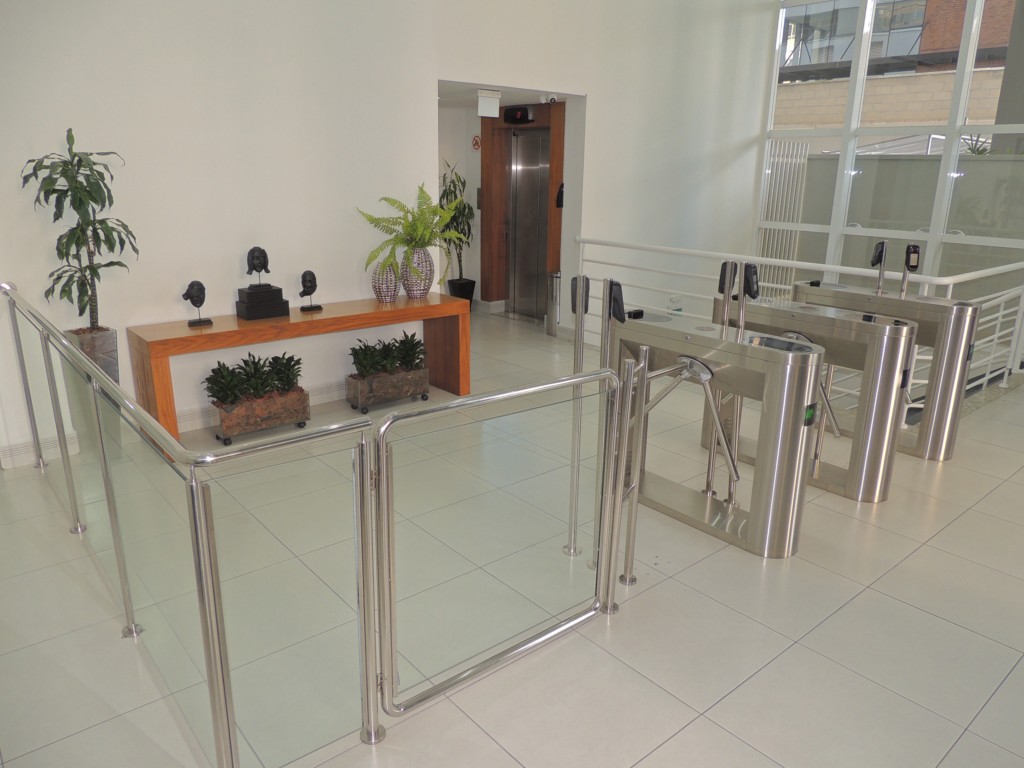 Sala/Conjunto Comercial à venda e para alugar em Centro, Curitiba — Portal Chave Fácil