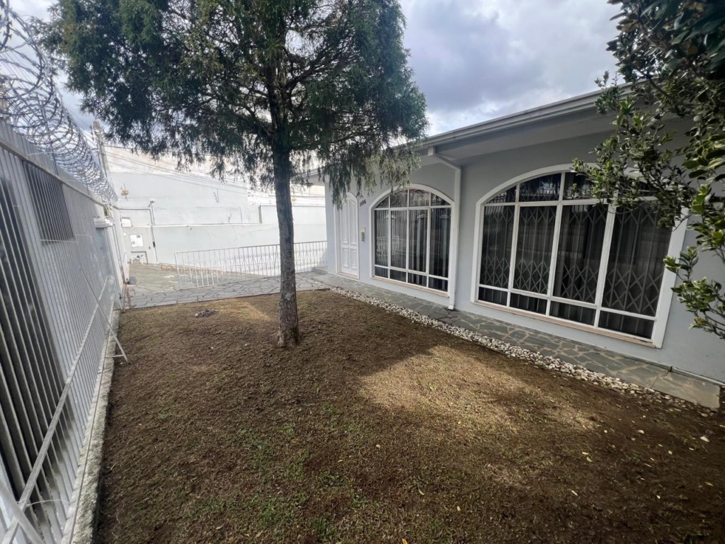 Casa à venda e para alugar em Guabirotuba, Curitiba — Portal Chave Fácil