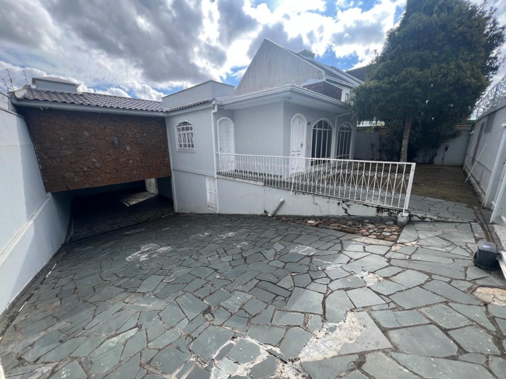 Casa à venda e para alugar em Guabirotuba, Curitiba — Portal Chave Fácil