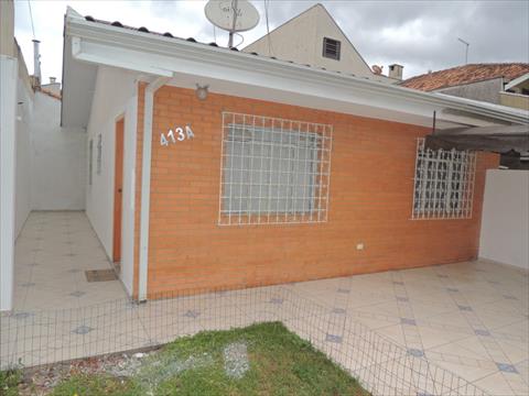 Casa Residencial para locacao no Novo Mundo em Curitiba com 80m² por R$ 2.760,00